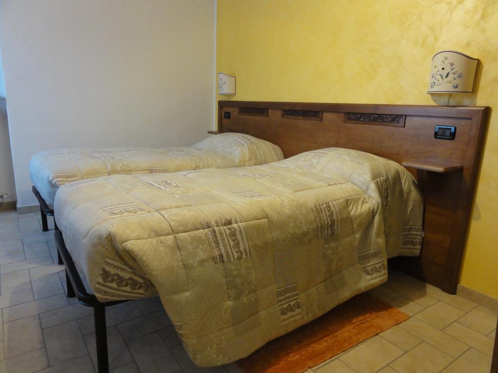 Ristorante Buasca Hotel Cuorgne Bagian luar foto