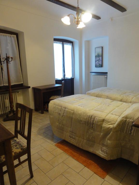 Ristorante Buasca Hotel Cuorgne Bagian luar foto