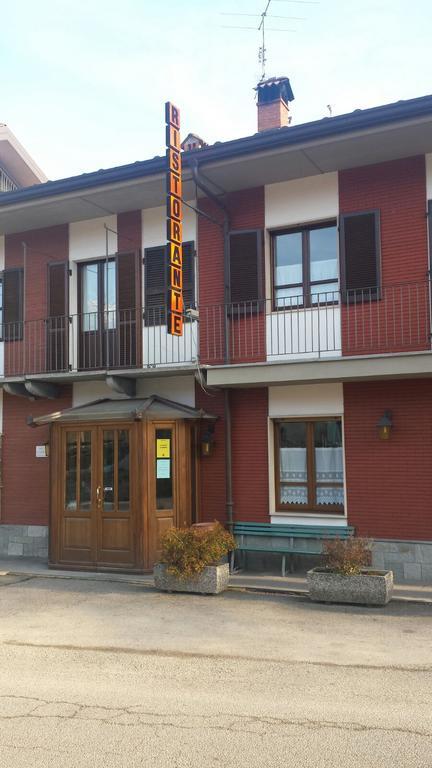 Ristorante Buasca Hotel Cuorgne Bagian luar foto