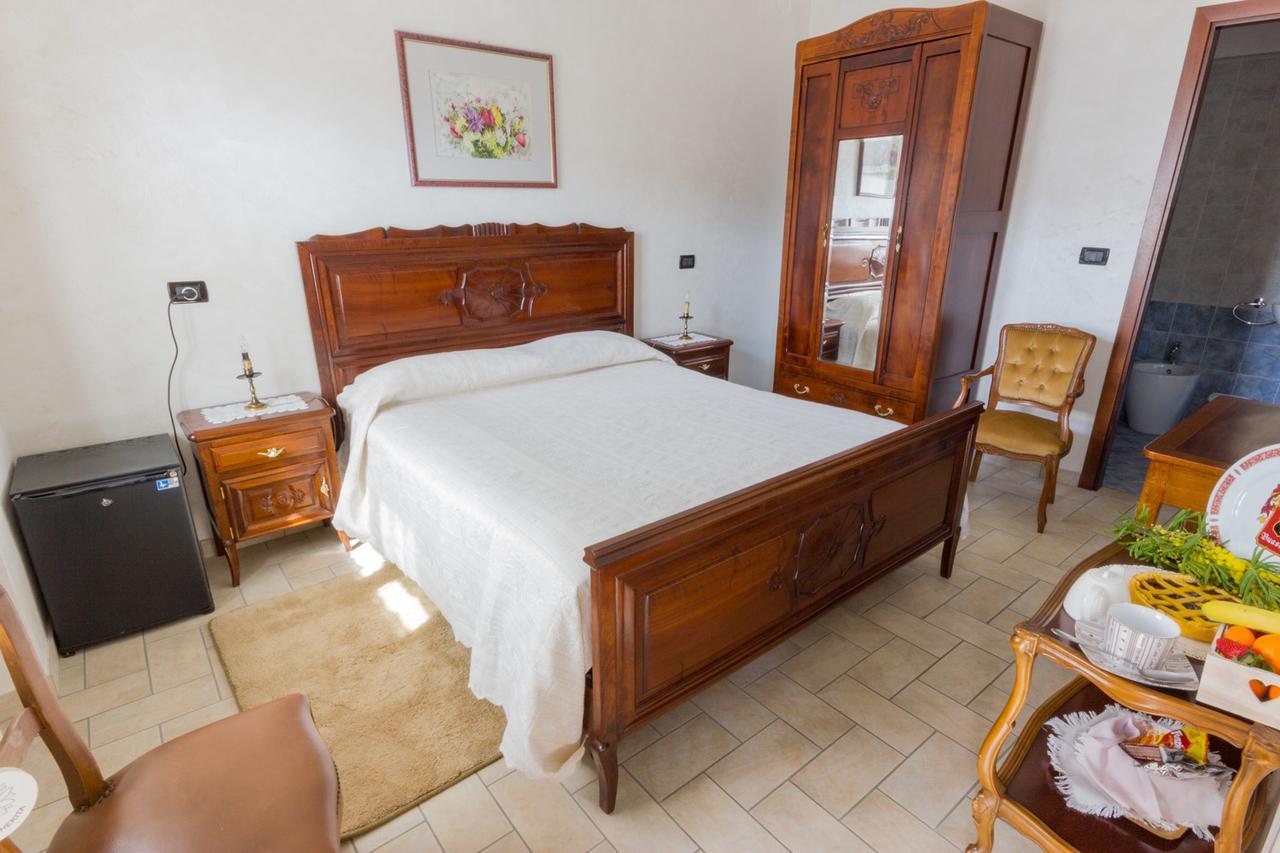 Ristorante Buasca Hotel Cuorgne Bagian luar foto