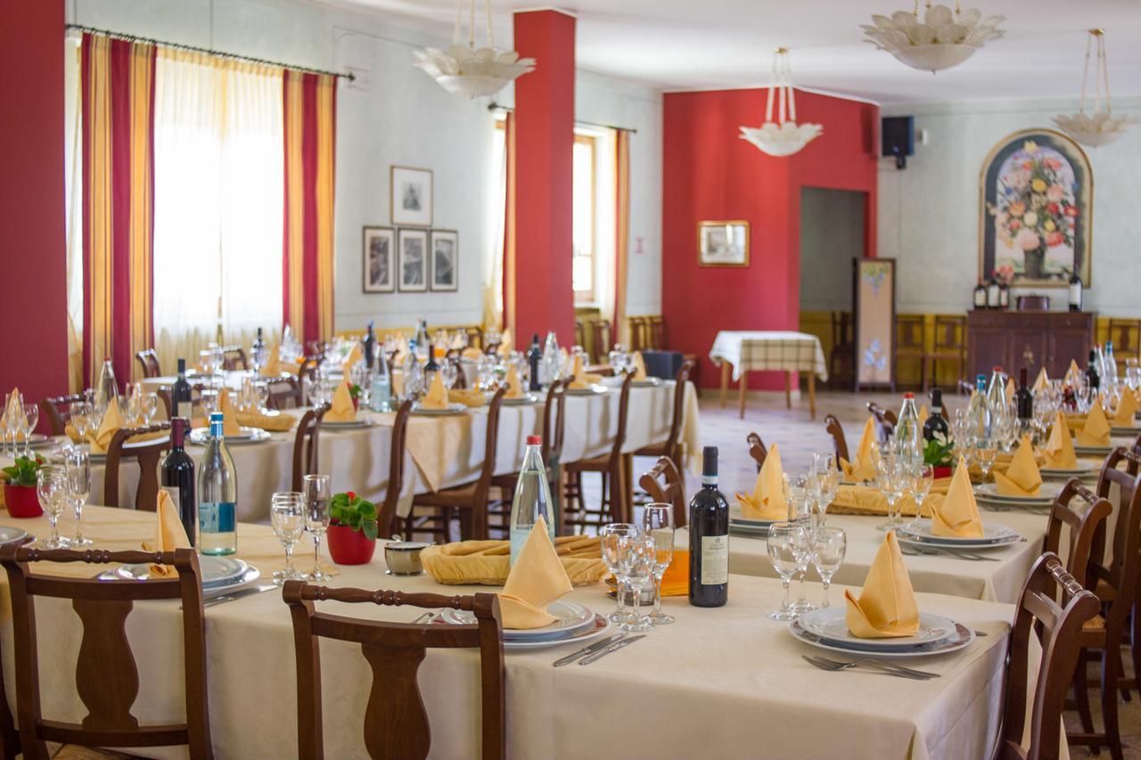 Ristorante Buasca Hotel Cuorgne Bagian luar foto