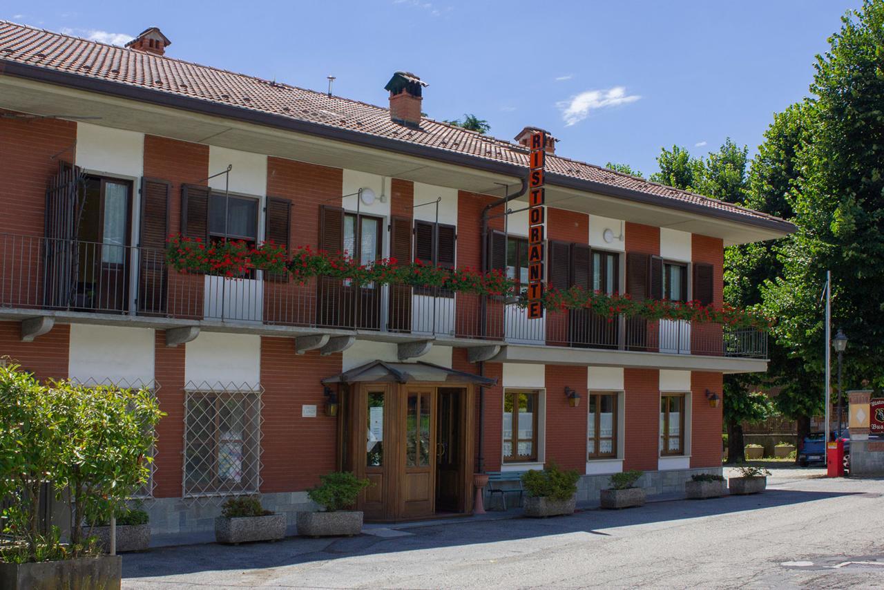 Ristorante Buasca Hotel Cuorgne Bagian luar foto